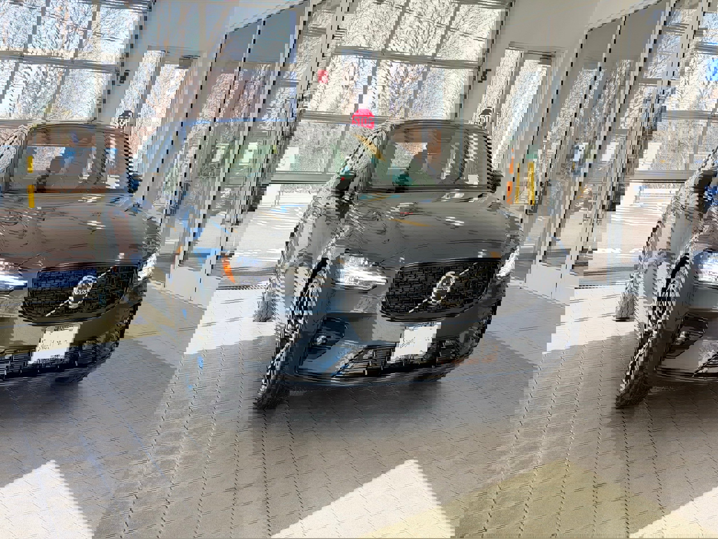 Certified 2025 Volvo S60 B5 Core image 5