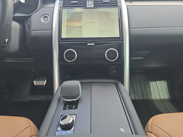 Used 2024 Land Rover Discovery Dynamic SE AWD/4WD image 11