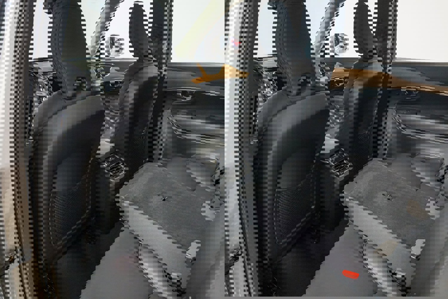 Used 2024 Volvo XC90 B5 Plus image 21