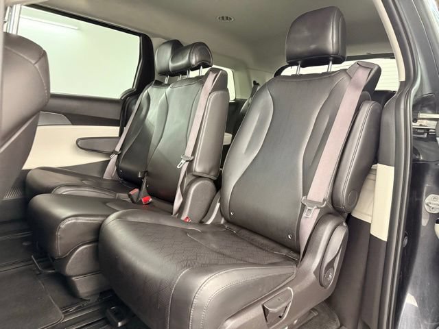 Used 2023 Kia Carnival LX FWD image 12