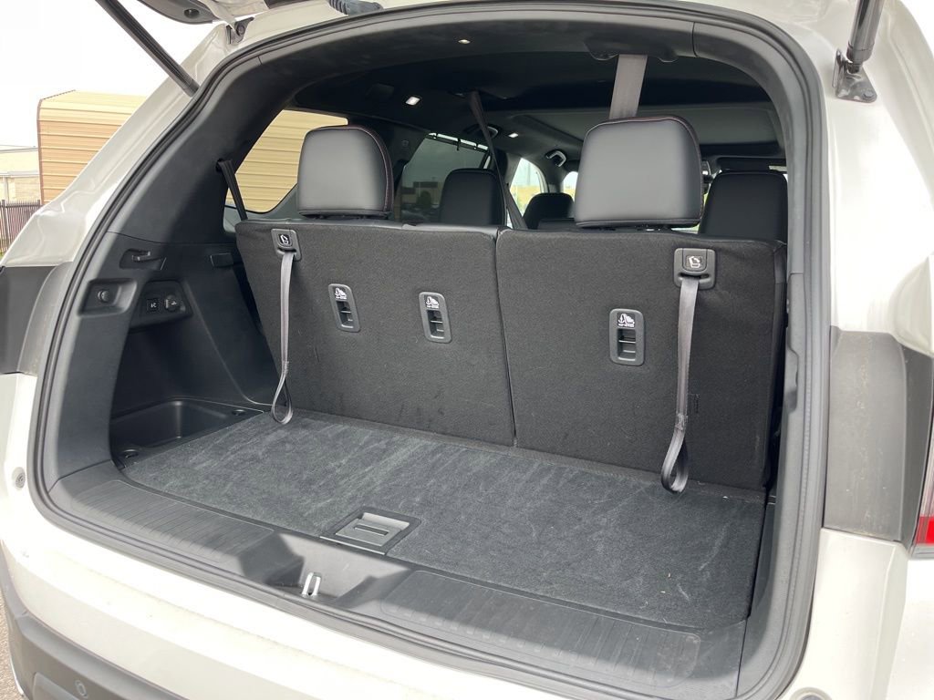 Used 2025 Honda Pilot Black Edition image 10