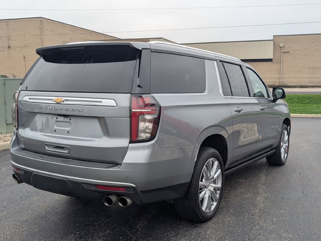 Used 2023 Chevrolet Suburban High Country w/ Premium Package 2 AWD/4WD image 7