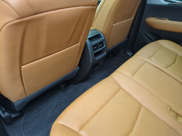 Certified 2024 Cadillac XT5 Premium Luxury w/ LPO, Floor Liner Package AWD/4WD image 23