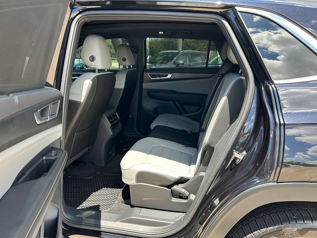 Certified 2024 Volkswagen Atlas Cross Sport SEL R-Line AWD/4WD image 46