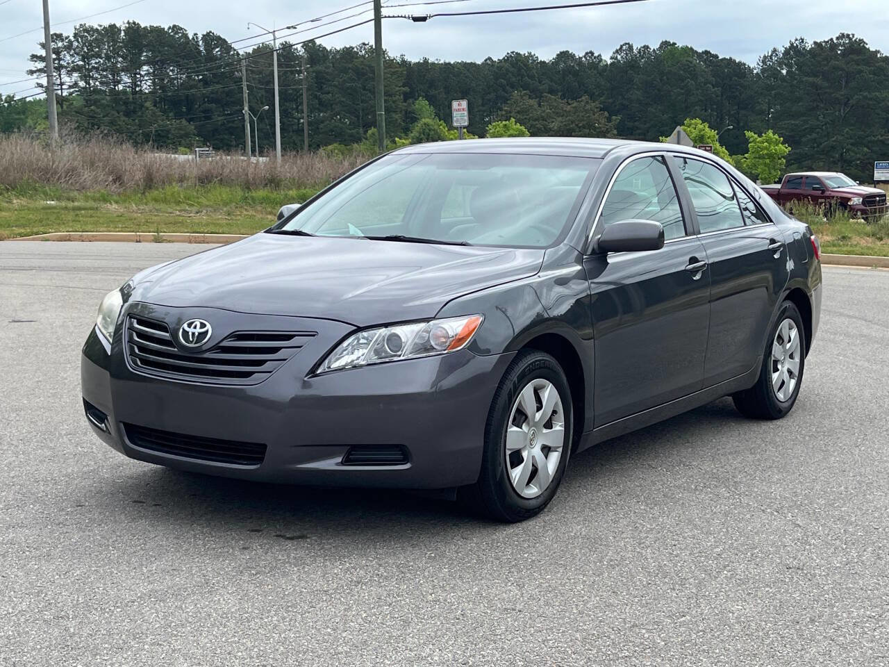 Used 2009 Toyota Camry LE FWD image 2
