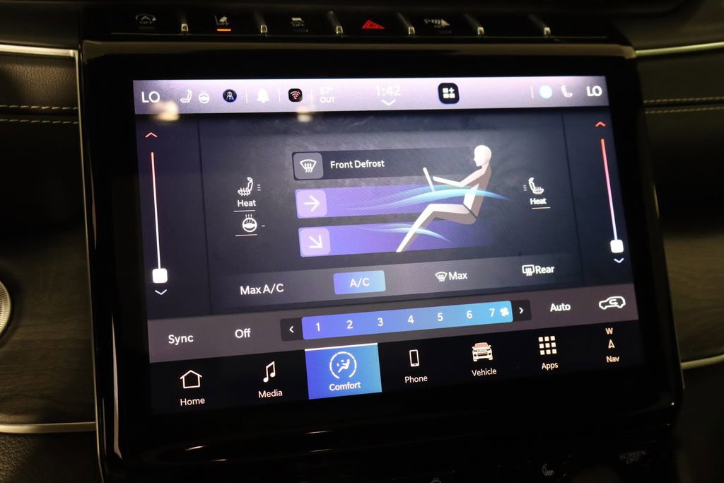 Used 2024 Jeep Grand Cherokee Limited w/ Black Appearance Package image 34