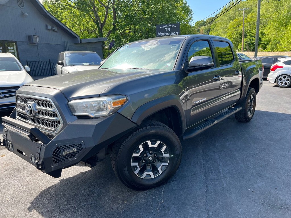 Used 2017 Toyota Tacoma TRD Off-Road image 14