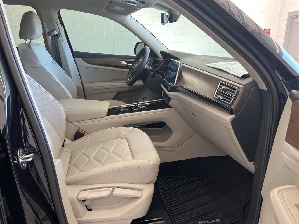 New 2026 Volkswagen Atlas SE FWD image 40