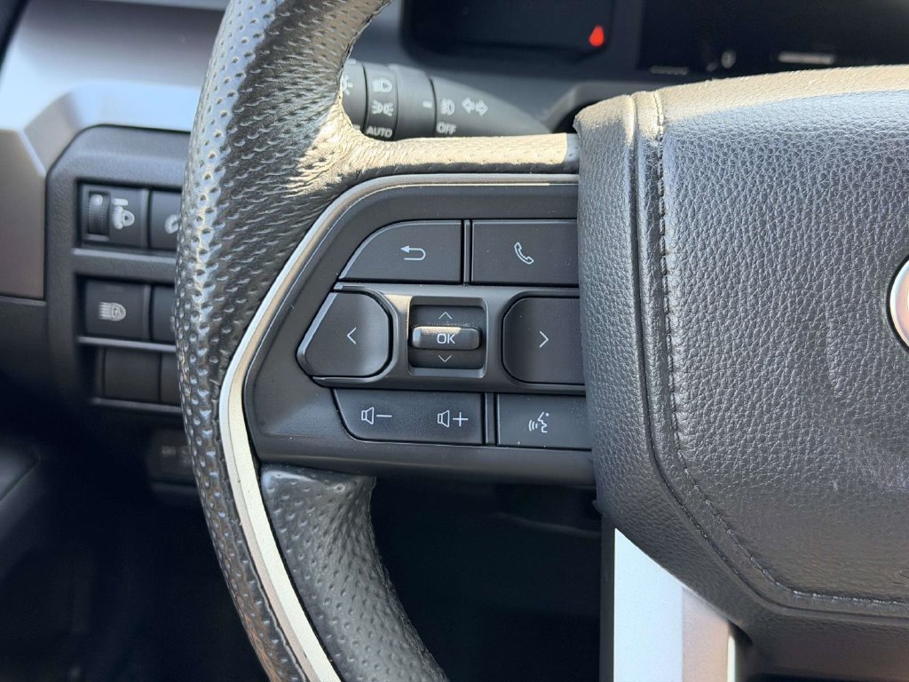 Used 2024 Toyota Tacoma SR5 AWD/4WD image 8