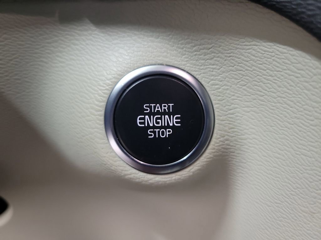 Certified 2023 Volvo XC40 B4 Plus w/ Driver Assist Package image 31