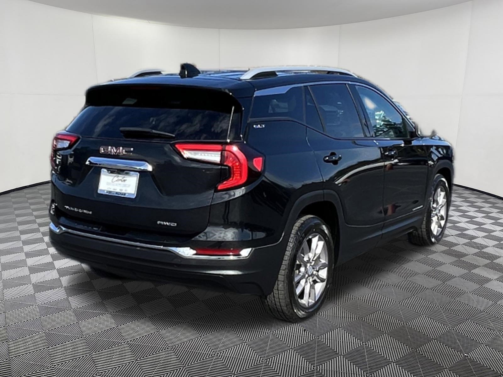 Used 2024 GMC Terrain SLT image 6