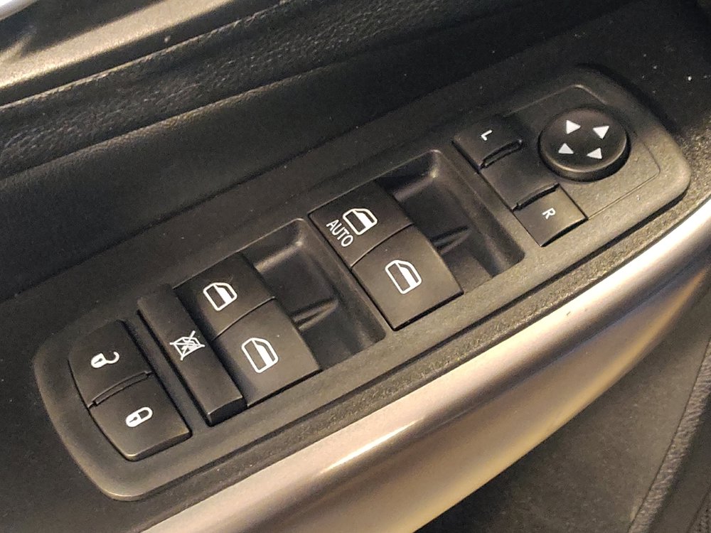 Used 2020 Jeep Cherokee Latitude FWD image 27