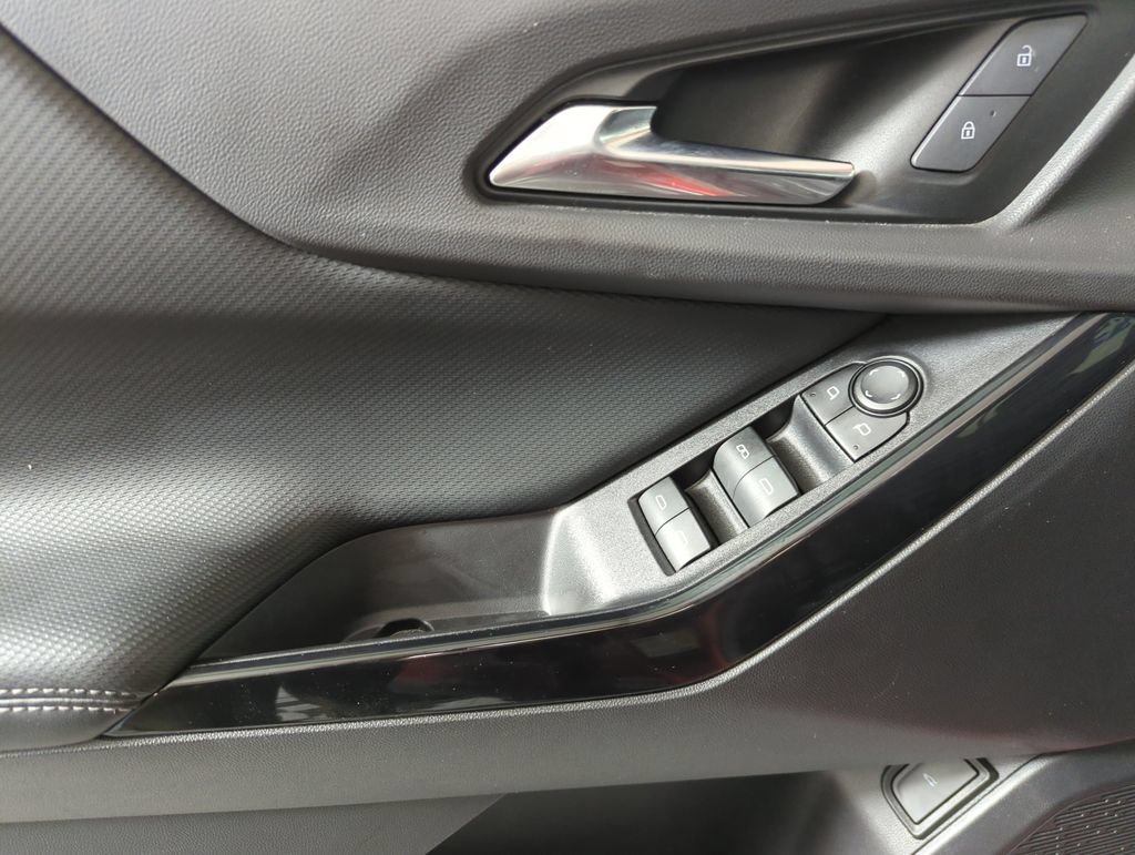 Used 2025 Chevrolet Equinox LT w/ Convenience Package II FWD image 9