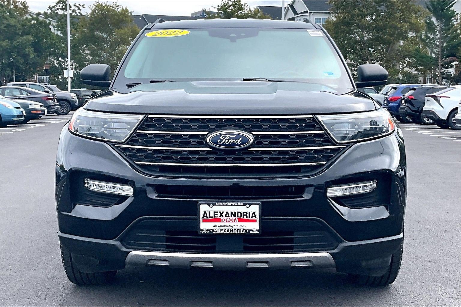 Used 2022 Ford Explorer XLT w/ Equipment Group 202A AWD/4WD image 3