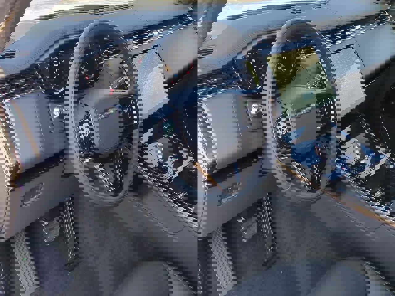 New 2025 Land Rover Range Rover Sport Dynamic SE image 2