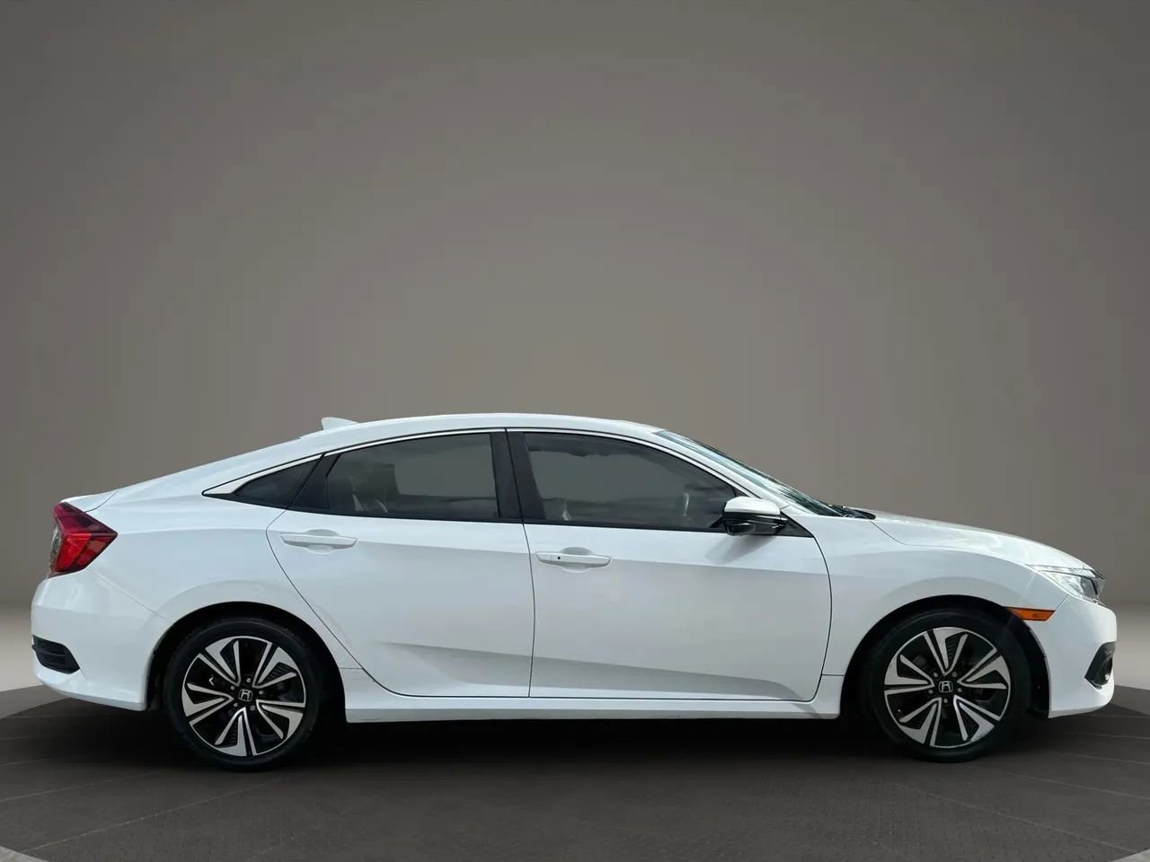Used 2017 Honda Civic EX-T image 10