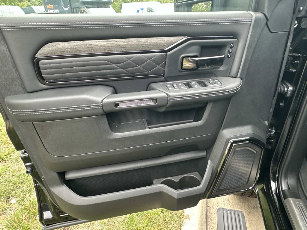 New 2026 RAM 3500 Limited AWD/4WD image 19