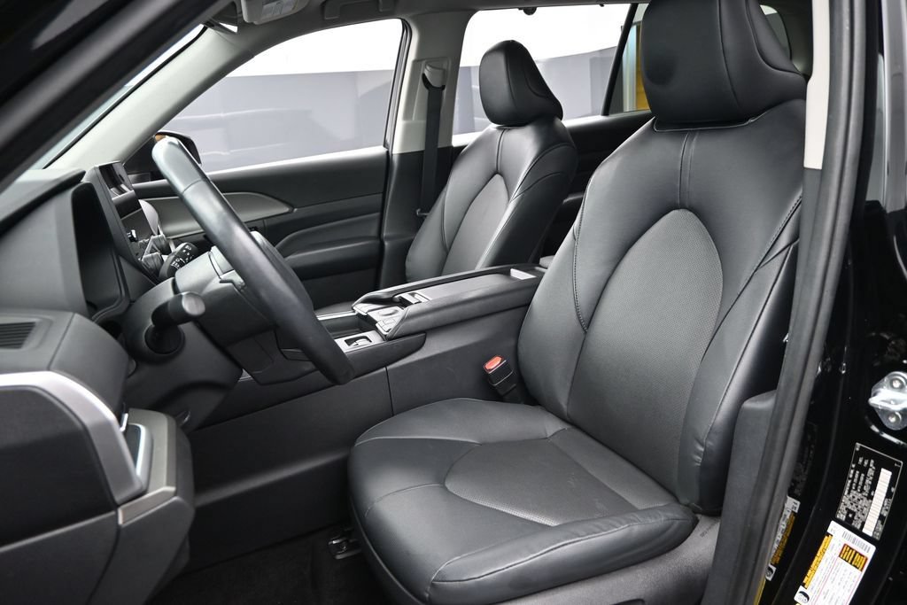 Used 2024 Toyota Grand Highlander AWD image 17