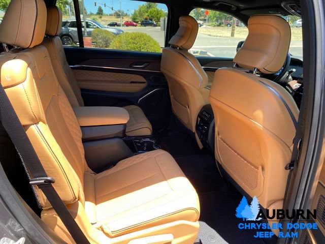 Used 2025 Jeep Grand Cherokee L Summit w/ Obsidian Package AWD/4WD image 18
