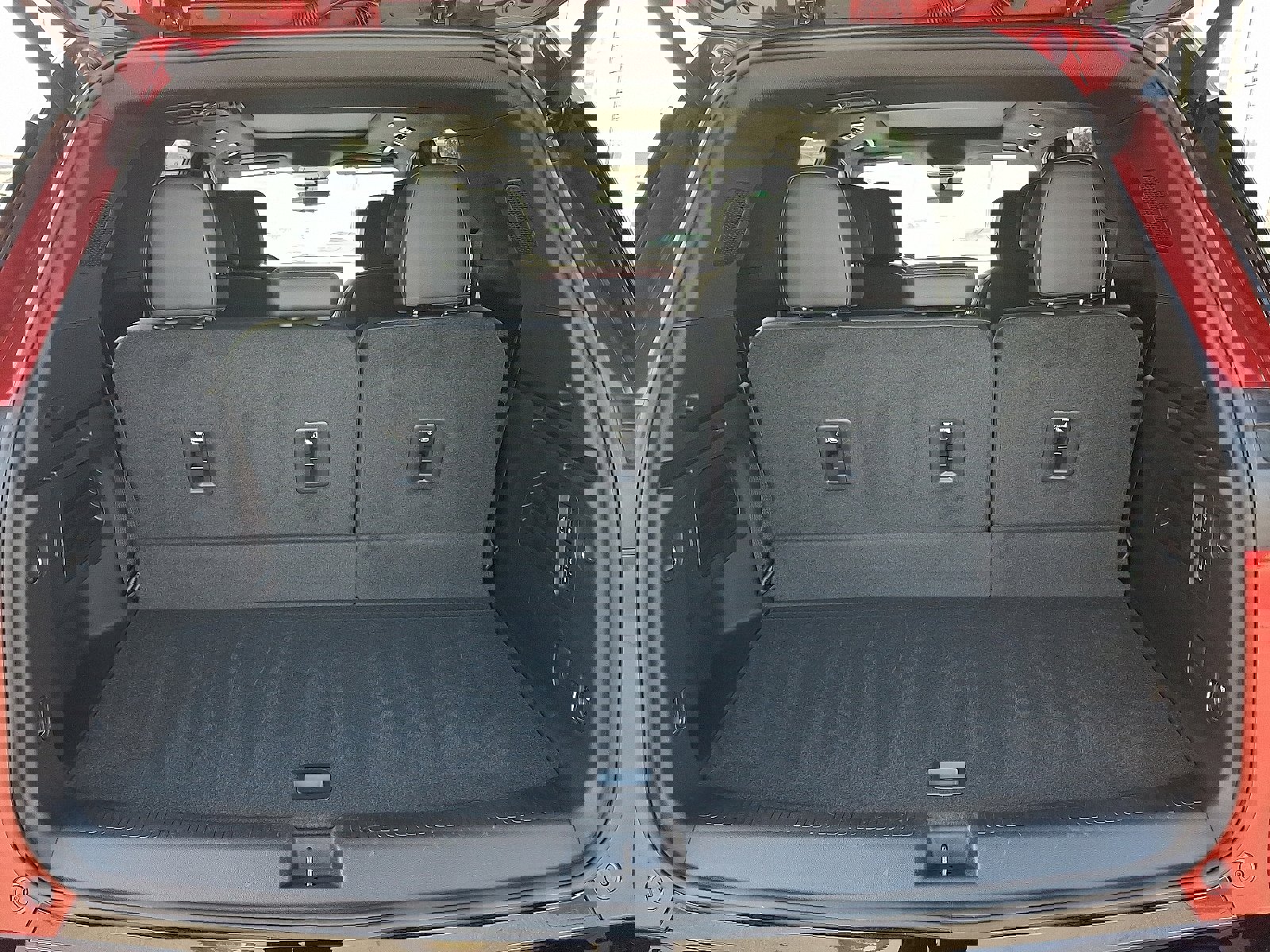 Used 2024 Chevrolet Traverse RS image 32