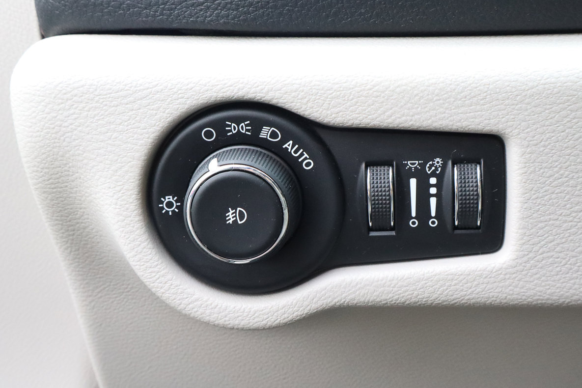 Used 2020 Chrysler Pacifica Limited image 16