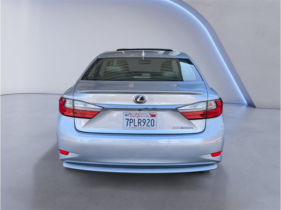 Used 2016 Lexus ES 300h w/ Luxury Package w/Wood Trim FWD image 5