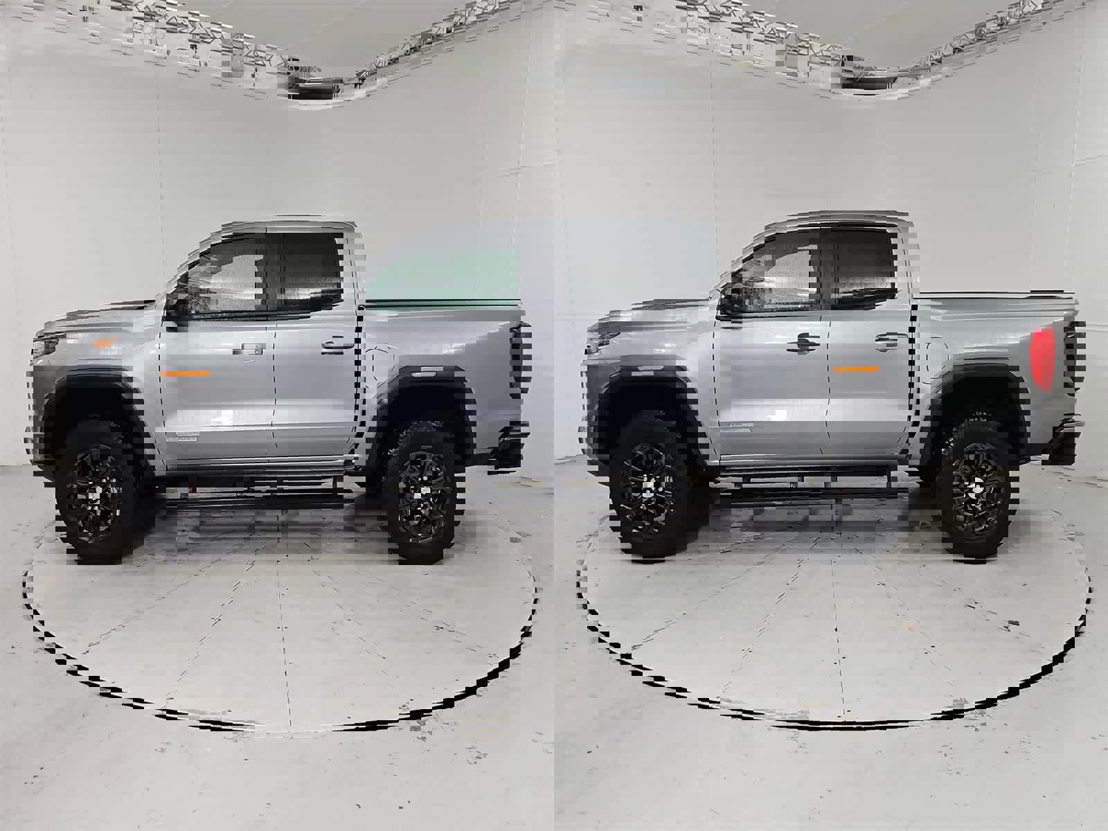 Used 2024 GMC Canyon Elevation image 3