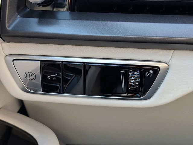 New 2027 Cadillac Vistiq Sport w/ LPO, Floor Liner Package AWD/4WD image 25