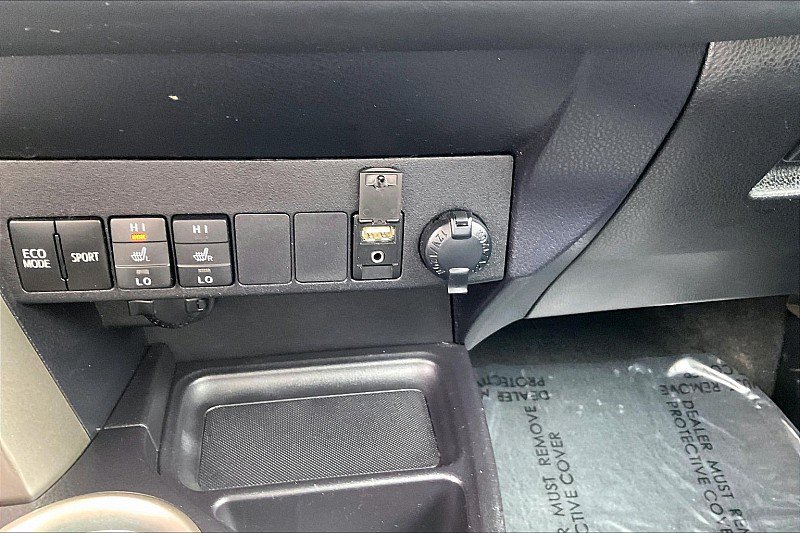 Used 2015 Toyota RAV4 Limited w/ Technology Package AWD/4WD image 16