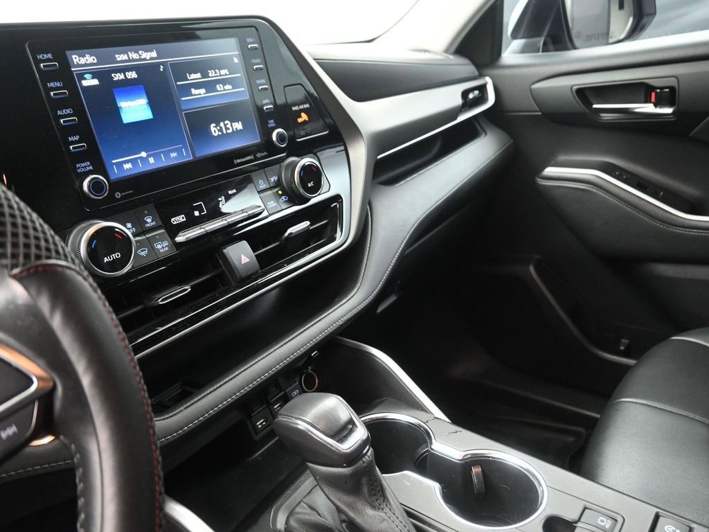 Used 2021 Toyota Highlander XLE image 13