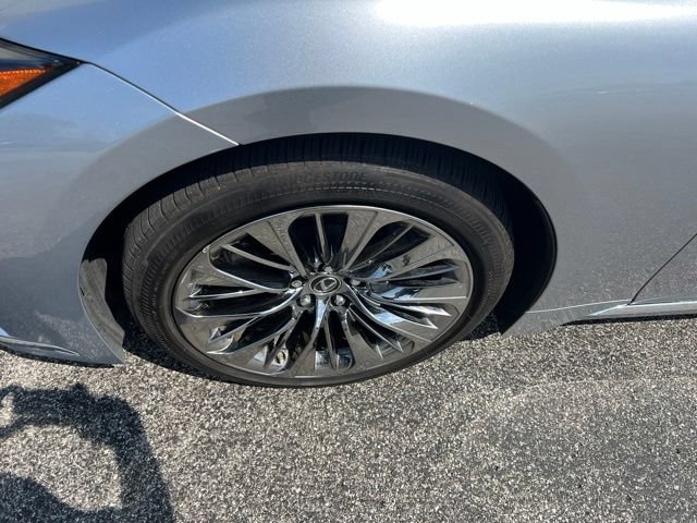 Used 2021 Lexus LS 500h AWD image 9