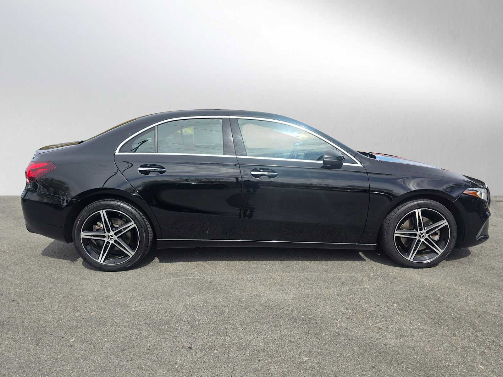 Used 2022 Mercedes-Benz A 220 4MATIC image 2