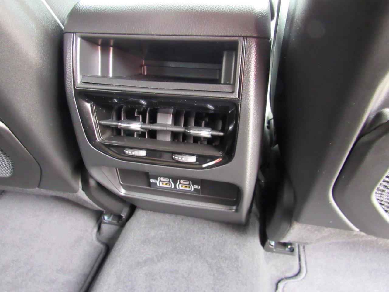 Used 2024 Jeep Grand Cherokee Laredo X AWD/4WD image 37
