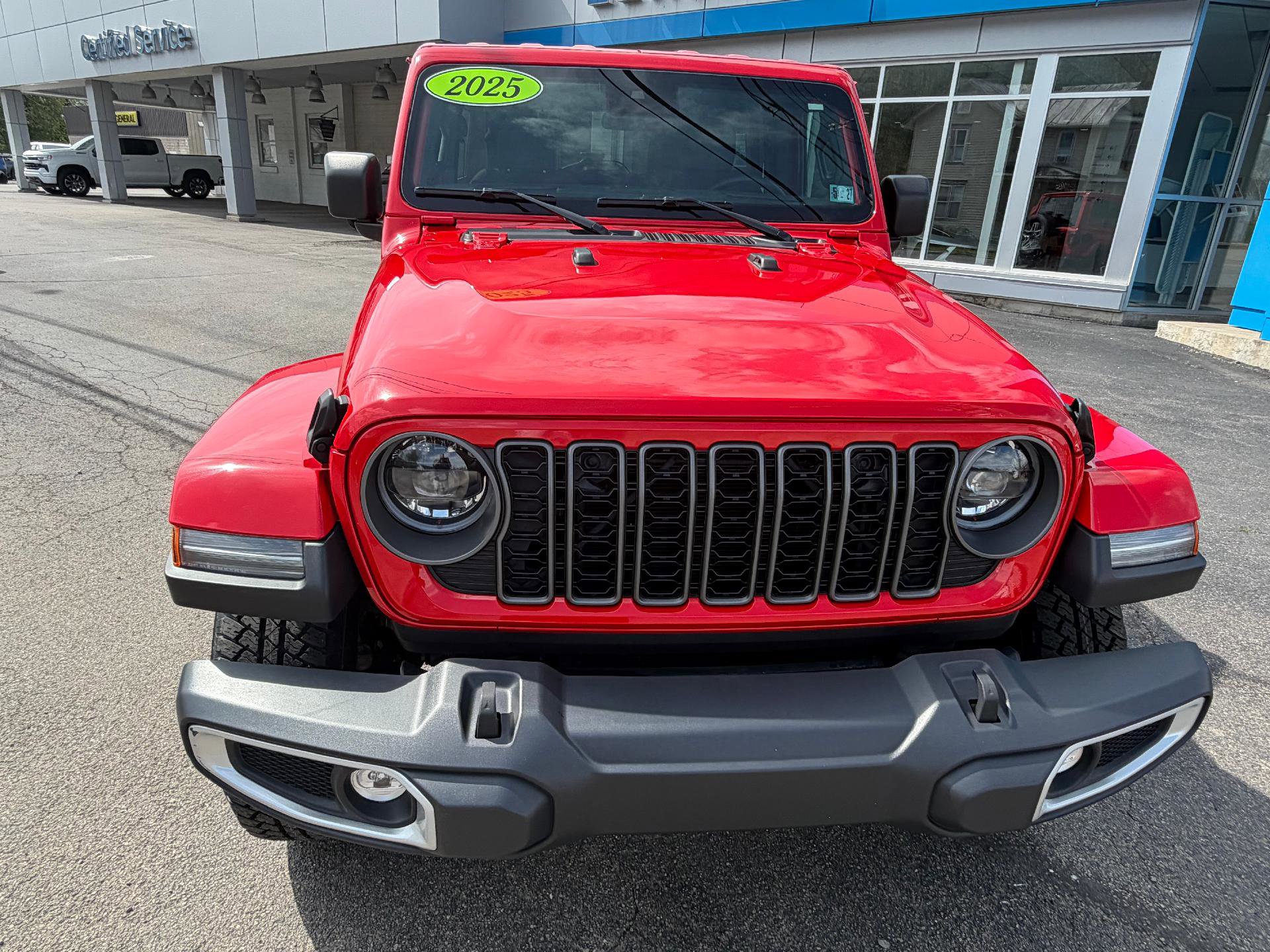 Used 2025 Jeep Wrangler Unlimited Sahara AWD/4WD image 13