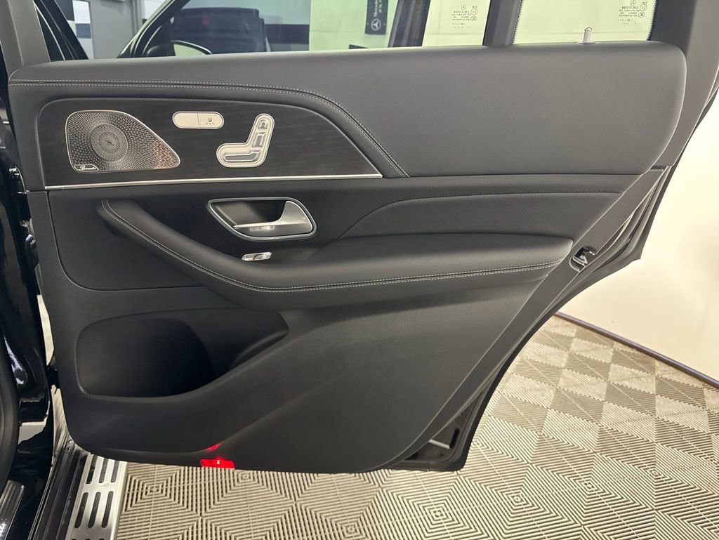 Certified 2025 Mercedes-Benz GLS 580 4MATIC w/ Acoustic Comfort Package image 25
