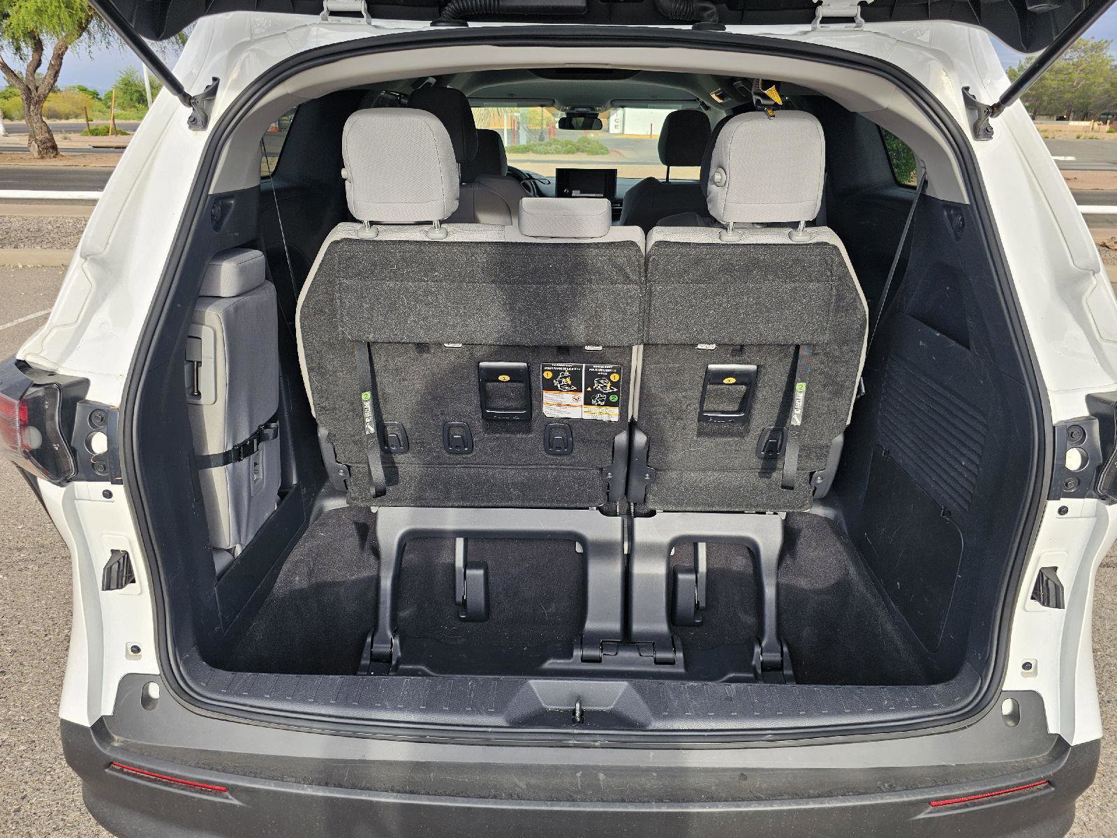 Used 2025 Toyota Sienna LE image 18