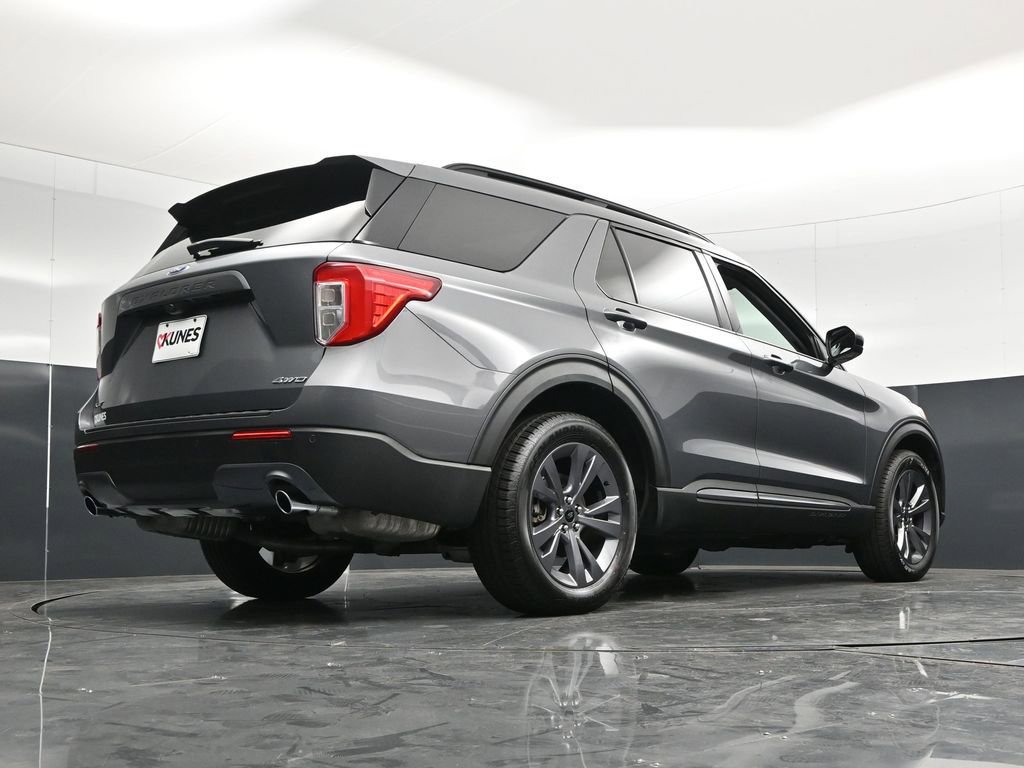 Used 2022 Ford Explorer XLT w/ Equipment Group 202A AWD/4WD image 45
