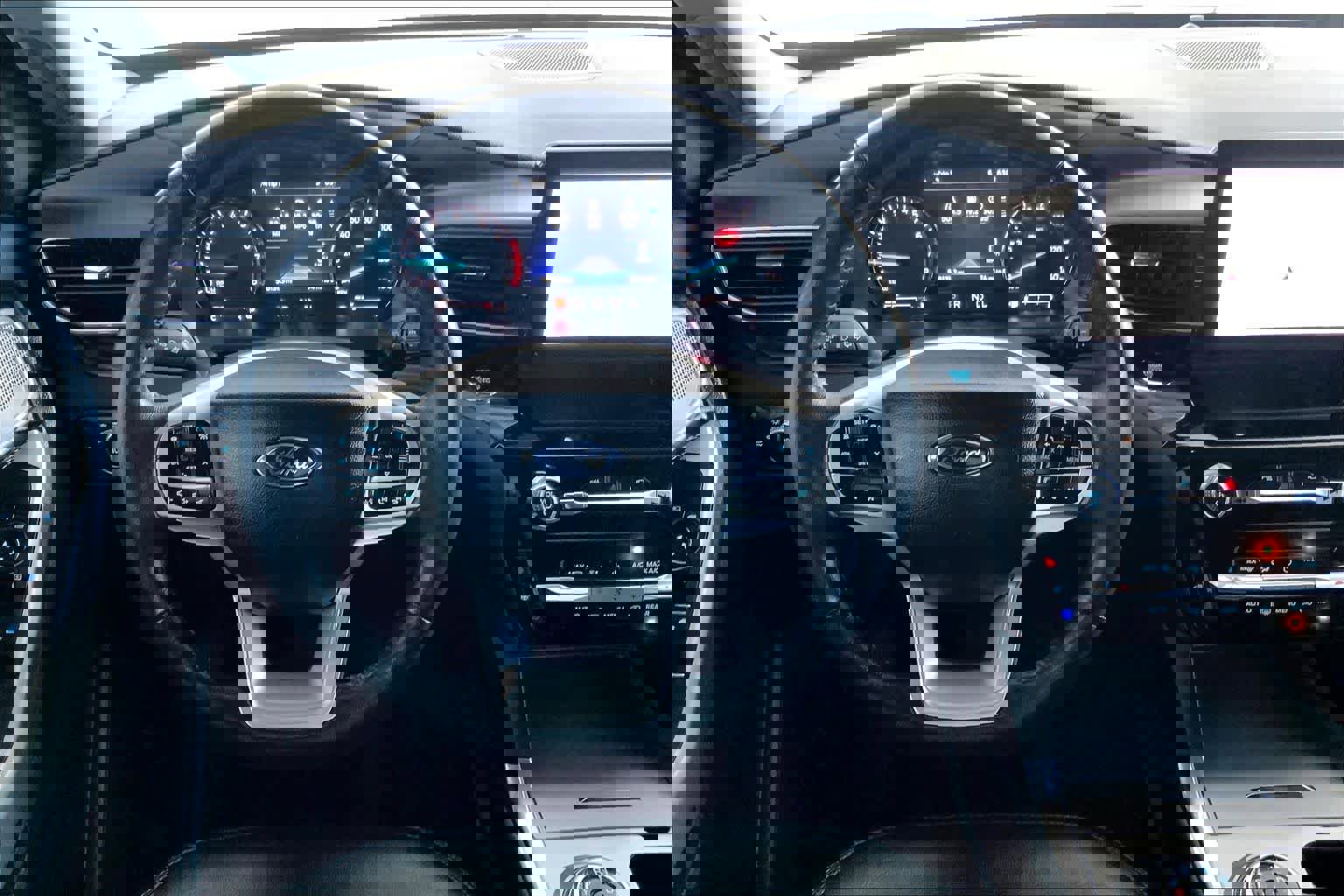 Used 2022 Ford Explorer Limited w/ Equipment Group 301A image 5