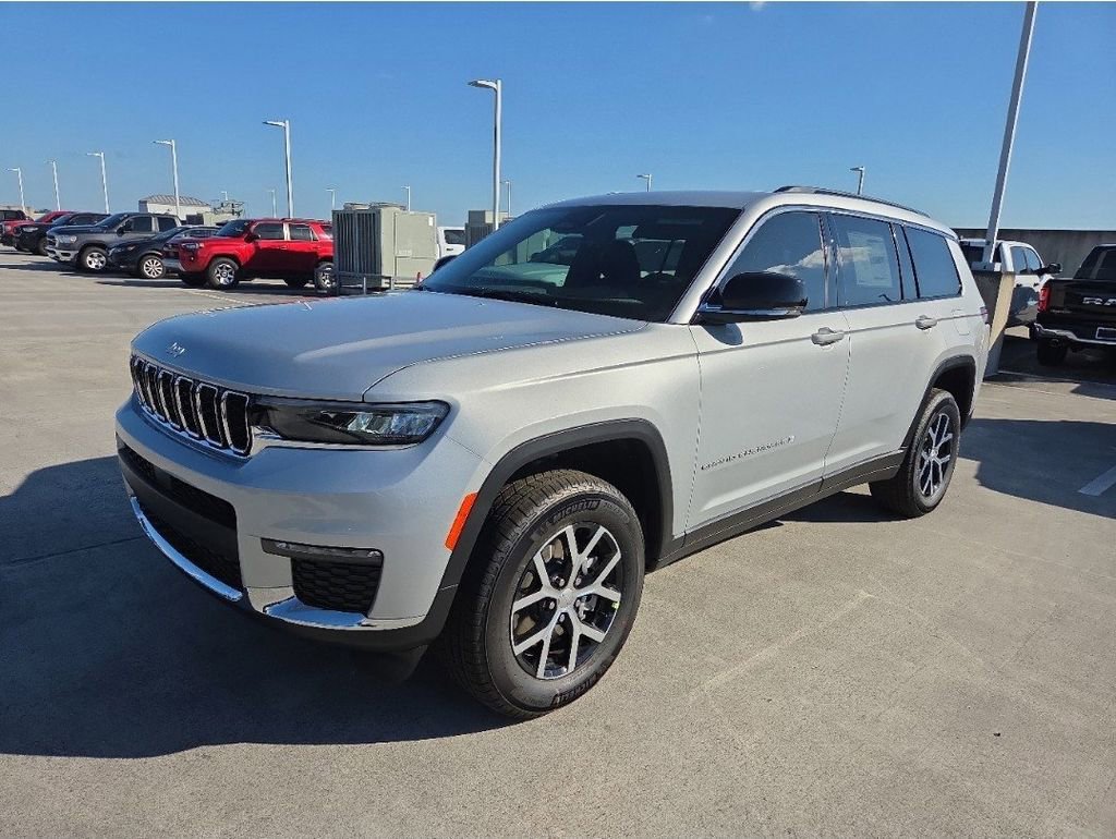 New 2025 Jeep Grand Cherokee Limited image 9