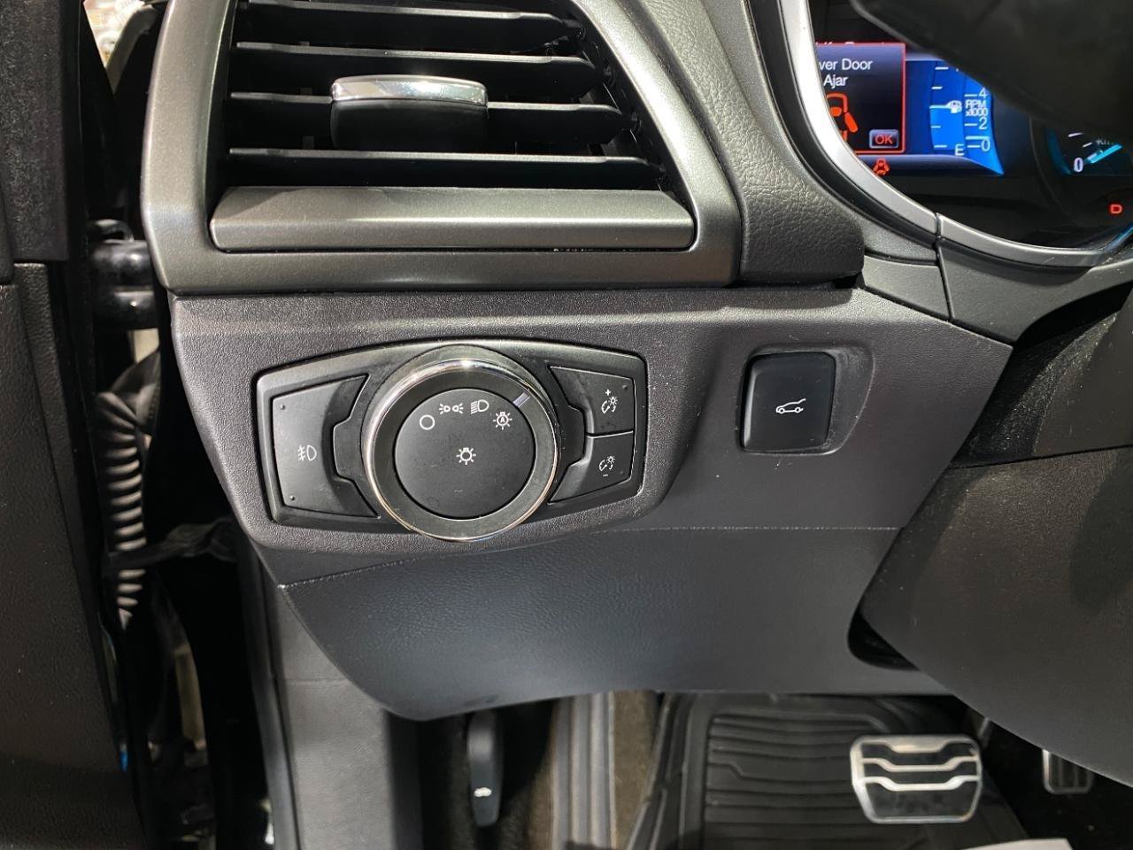 Used 2016 Ford Fusion Titanium FWD image 9