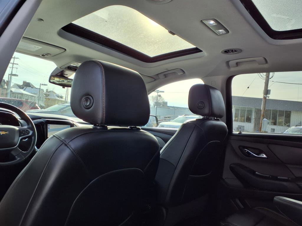 Used 2021 Chevrolet Traverse LT w/ LT Premium Package image 18