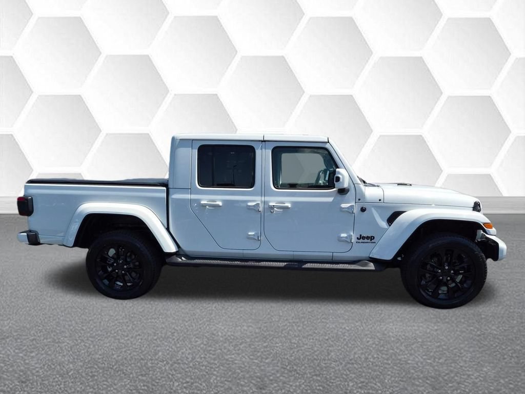 Certified 2021 Jeep Gladiator Overland AWD/4WD image 2