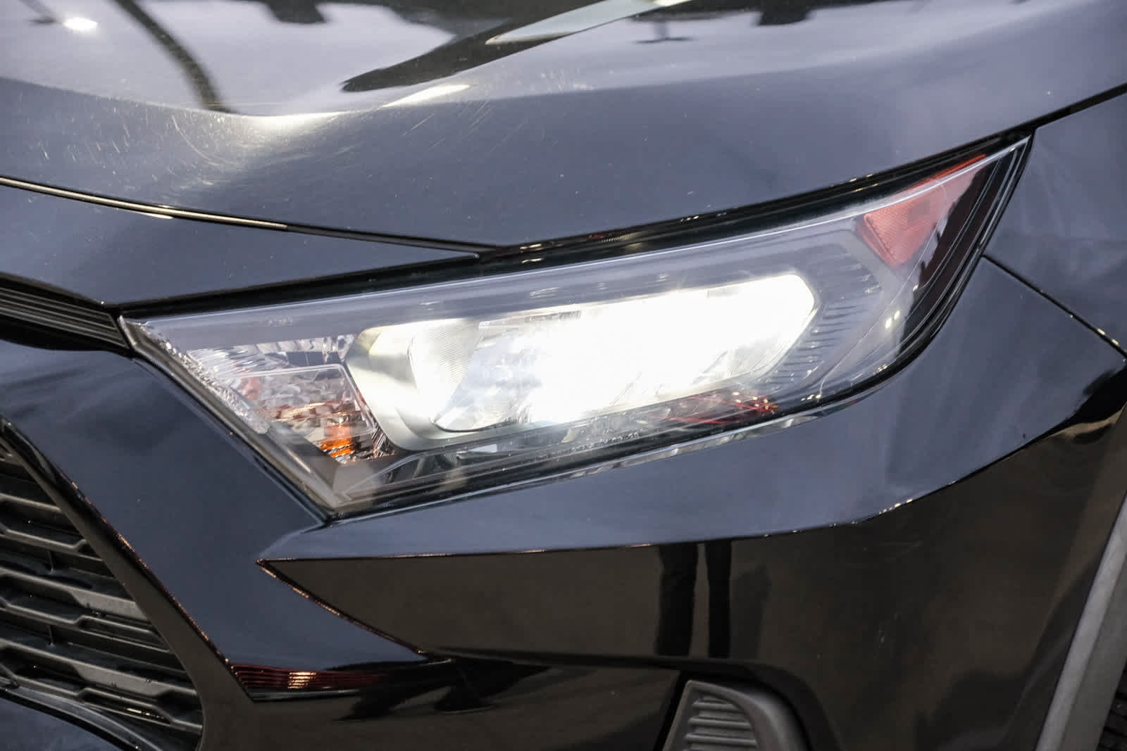 Used 2021 Toyota RAV4 LE w/ Carpet Mat Package (TMS) AWD/4WD image 12