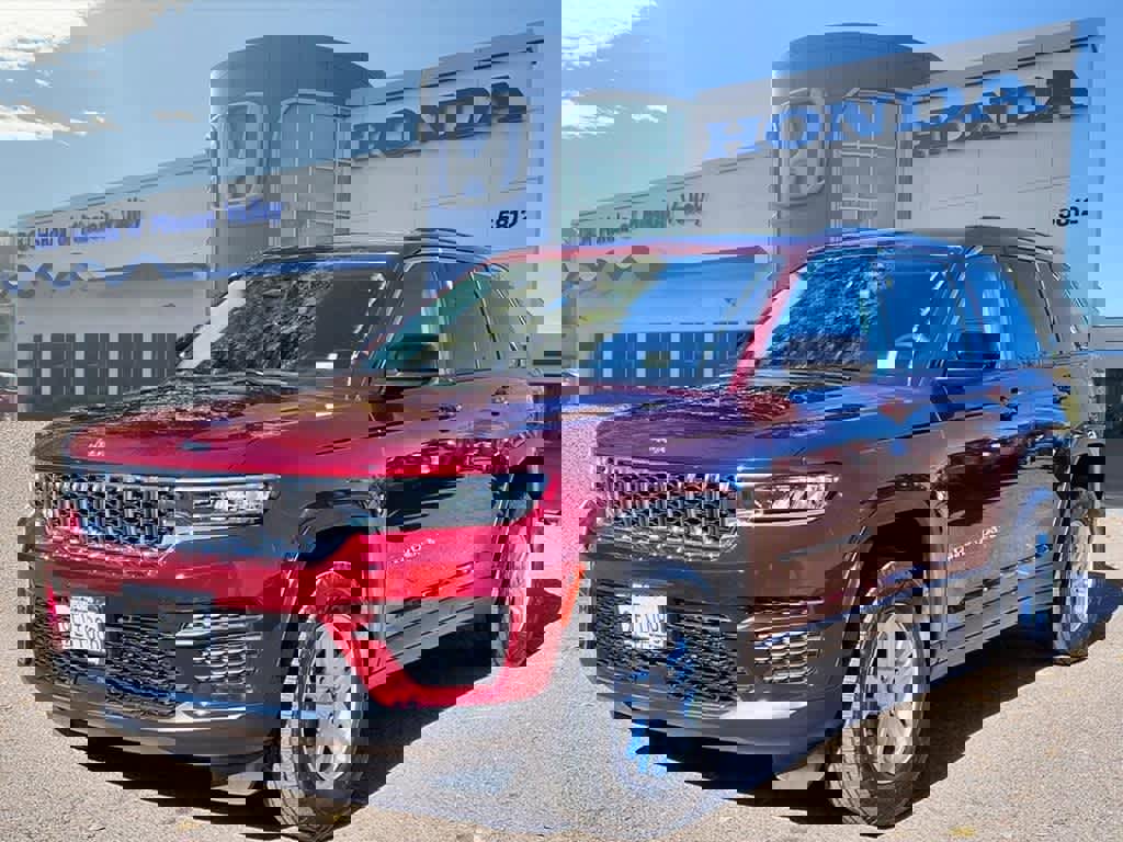 Used 2023 Jeep Grand Cherokee Laredo w/ Luxury Tech Group I image 1