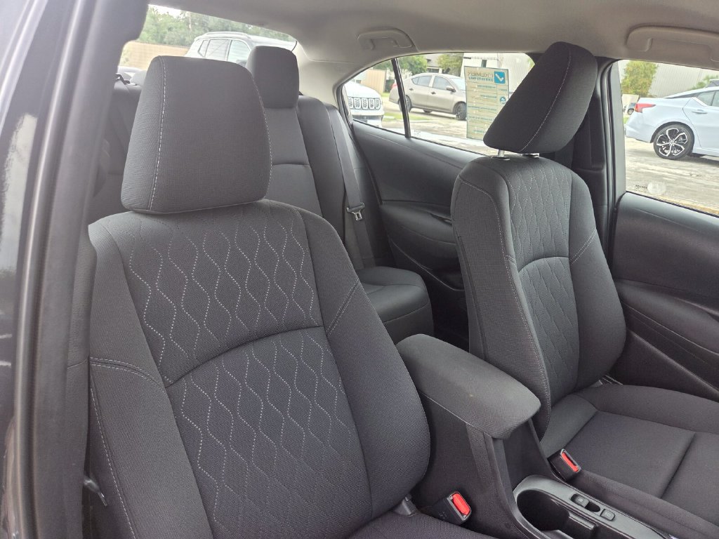 Used 2025 Toyota Corolla LE FWD image 28