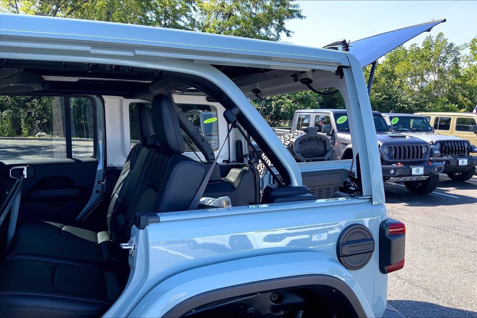 Certified 2024 Jeep Wrangler Unlimited Rubicon 4xe AWD/4WD image 30
