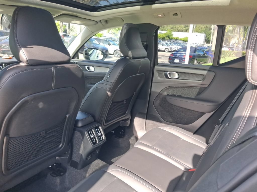 Used 2026 Volvo XC40 B5 Plus AWD/4WD image 7