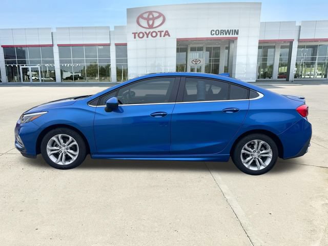 Used 2016 Chevrolet Cruze LT w/ Sun And Sound Package FWD image 2