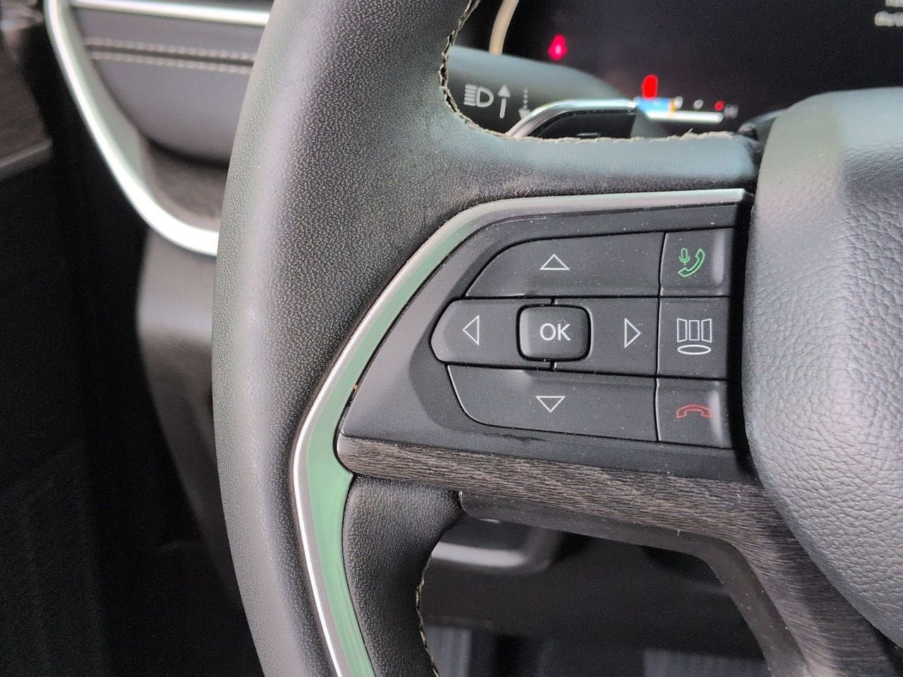 Used 2024 Jeep Grand Cherokee Limited RWD image 12