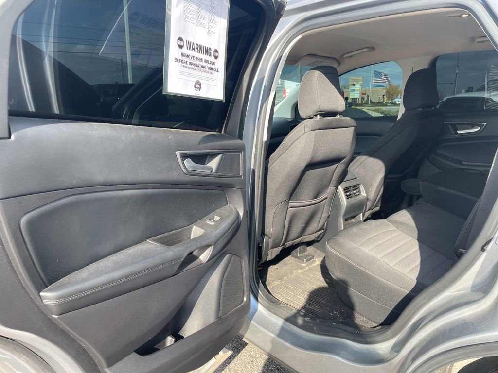 Used 2021 Ford Edge SE image 27